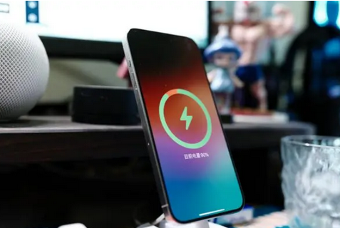 淅川苹果15换屏服务分享用什么充电器给iPhone15充电更好 